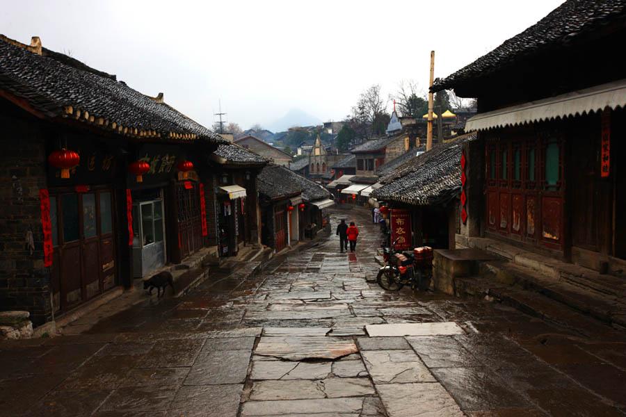 成都华微：特种集成电路小巨人，产品谱系持续完善